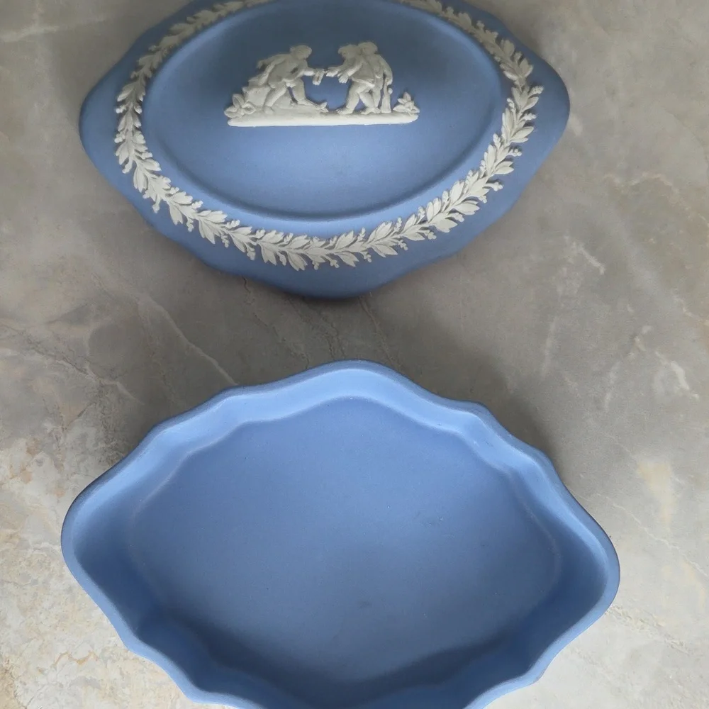 Wedgwood Jasperware blue oval trinket box 4